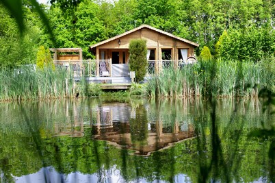 The Windsor Lodge Contrast Water Therapy. Hot Tub & Ice Cold Plunge Barrel.
