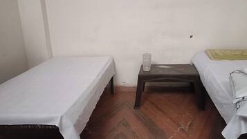 StrykjÀrn/strykbrÀda, wi-fi och sÀngklÀder