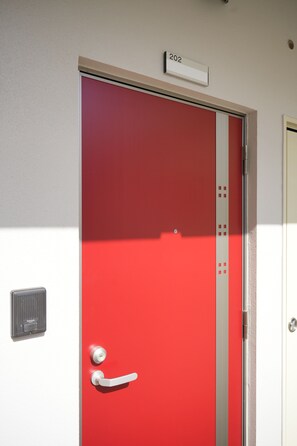 Exterior detail - St4F ] Central location in Naha city! 5 minutes walk to Makishi Public Market and Kokusai-dori Street! 2 beds, washer/dryer available (Nahashi)