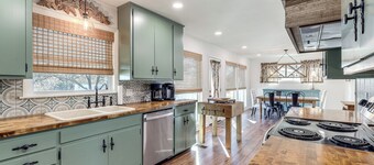 Walk to Town: Historic Quitman Gem w/ Private Yard