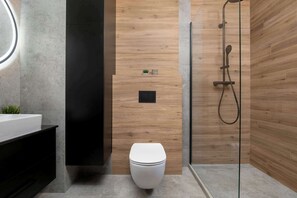 Shower, hair dryer, towels, shampoo - Stylish Apartment with Balcony | Center of Lodz (Łódź)