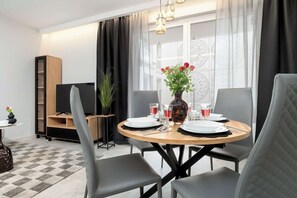 Dining - Stylish Apartment with Balcony | Center of Lodz (Łódź)