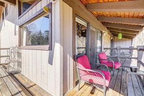 Apartment (1 Bedroom) | Interior - Scenic Mtn Views! Condo 4 Mi to Forbidden Caverns (Sevierville)