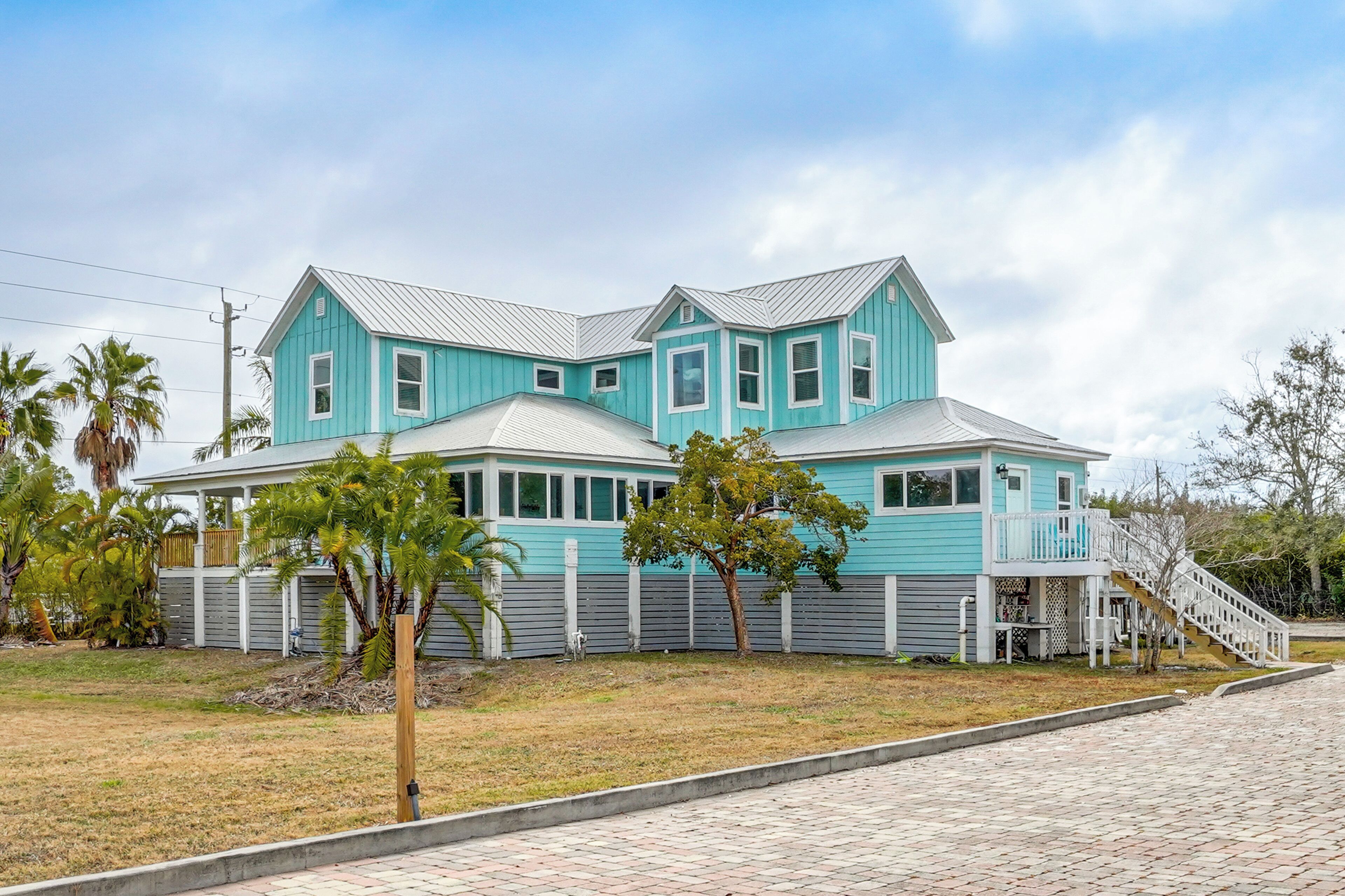 House (4 Bedrooms) | Front of property