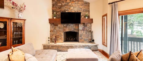 TV, fireplace