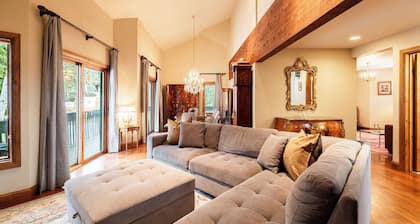 Deer Valley Lakeside Whispering Pines: Spacious 3BR townhome in Park City.