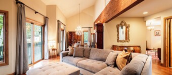 Deer Valley Lakeside Whispering Pines: Spacious 3BR townhome in Park City.