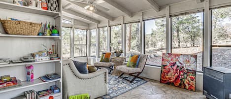 House (5 Bedrooms) | Interior