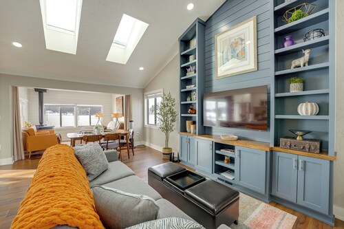 Hike, Fish & Golf: Waterfront Gem on Camp Lake!