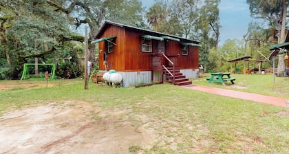 1BR Riverfront w/ Views, Canoe, Grill & Fire Pit