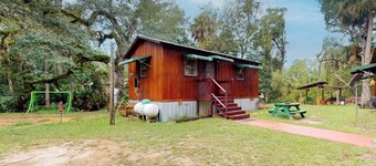 1BR Riverfront w/ Views, Canoe, Grill & Fire Pit
