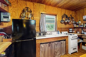 Interior - 1BR Riverfront w/ Views, Canoe, Grill & Fire Pit (Bronson)
