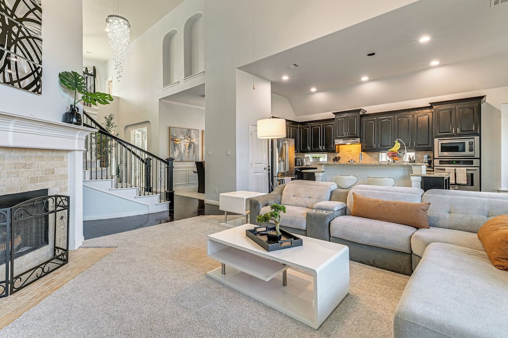 Modern Home w/ Office: Near Parks, Lake & Golf! - Lewisville Lake, TX