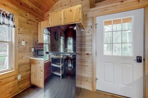 Interior - 3BR Lakefront Dog-friendly w/ Floating Dock (Dexter)