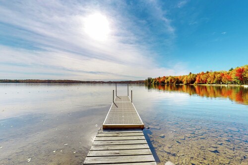 3BR Lakefront Dog-friendly w/ Floating Dock