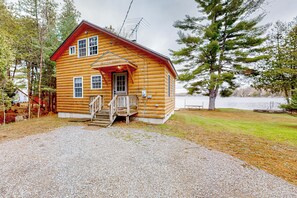 Interior - 3BR Lakefront Dog-friendly w/ Floating Dock (Dexter)