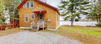 3BR Lakefront Dog-friendly w/ Floating Dock