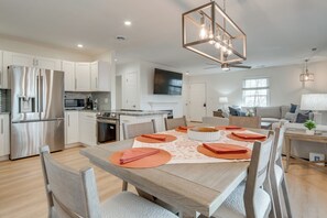 House (2 Bedrooms) | Interior - Mtn-view Deck! Modern Retreat Near Jump Off Rock (Hendersonville)