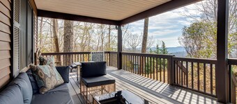 Mtn-view Deck! Modern Retreat Near Jump Off Rock