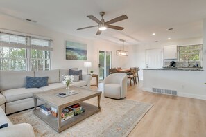 House (2 Bedrooms) | Interior - Mtn-view Deck! Modern Retreat Near Jump Off Rock (Hendersonville)