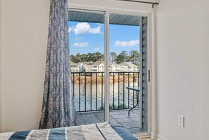 2 عدّة غرف نوم ومكواة/لوح كي وواي فاي وملاءات أسرّة