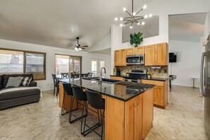 House (3 Bedrooms) | Interior - Glendale Entertainment Hub! Family Home w/ Pool (Glendale)