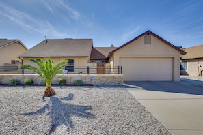 House (3 Bedrooms) | Interior - Glendale Entertainment Hub! Family Home w/ Pool (Glendale)