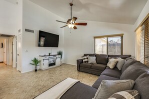 House (3 Bedrooms) | Interior - Glendale Entertainment Hub! Family Home w/ Pool (Glendale)