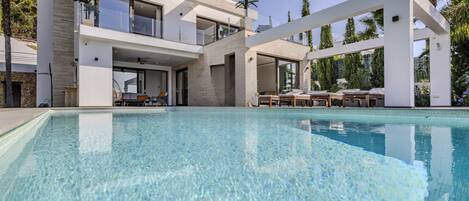 Outdoor pool, a heated pool