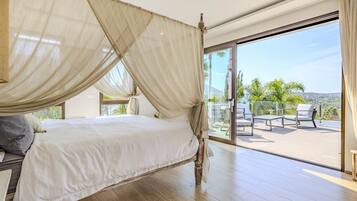 4 bedrooms, desk, iron/ironing board, travel cot