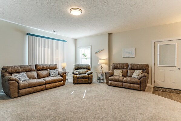 House (3 Bedrooms) | Interior - 3 Mi to Bull Shoals Lake: Peaceful Escape w/ Patio (Isabella)