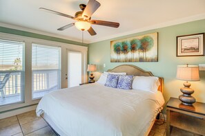 Interior - Beach Boardwalk On-site! Mustang Island Condo (Port Aransas)