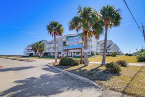 Interior - Beach Boardwalk On-site! Mustang Island Condo (Port Aransas)