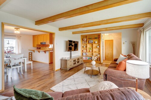 Sip, Fish, Golf & Hike: Group-friendly Quincy Home