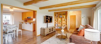 Sip, Fish, Golf & Hike: Group-friendly Quincy Home