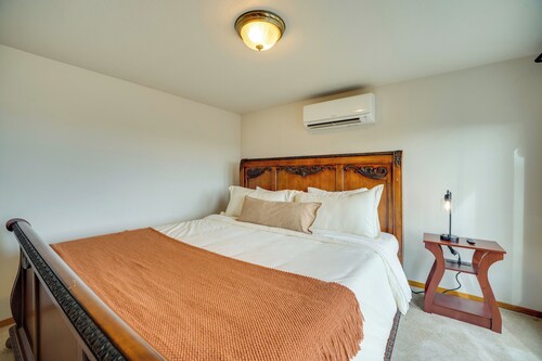 Sip, Fish, Golf & Hike: Group-friendly Quincy Home