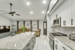 A modern kitchen with granite countertops, stainless steel appliances, and a large island. - Poolside Bliss! Port Charlotte Haven 4 Mi to Beach (Punta Gorda)