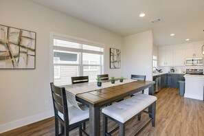 Interior - < 1 Mi to Texas A&m: Group Getaway w/ Balcony! (College Station)