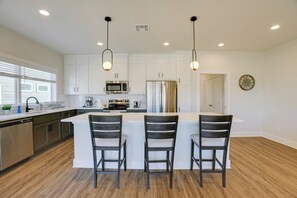 Interior - < 1 Mi to Texas A&m: Group Getaway w/ Balcony! (College Station)