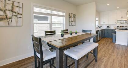 < 1 Mi to Texas A&m: Group Getaway w/ Balcony!