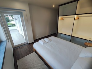 2 bedrooms, iron/ironing board, WiFi, bed sheets - Cascais, Family retreat in a 2-bedroom apartment (Alcabideche)