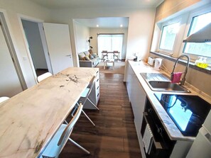 Coffee/tea maker, fridge, oven, stovetop - Cascais, Family retreat in a 2-bedroom apartment (Alcabideche)