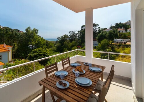 Cascais, Family retreat in a 2-bedroom apartment with sea views, Malveira da Serra, Cascais