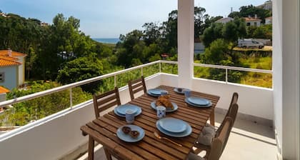 Cascais, Family retreat in a 2-bedroom apartment with sea views, Malveira da Serra, Cascais