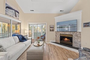 TV, fireplace - 4 Bedroom condo w/ access to great amenities! (Bethany Beach)