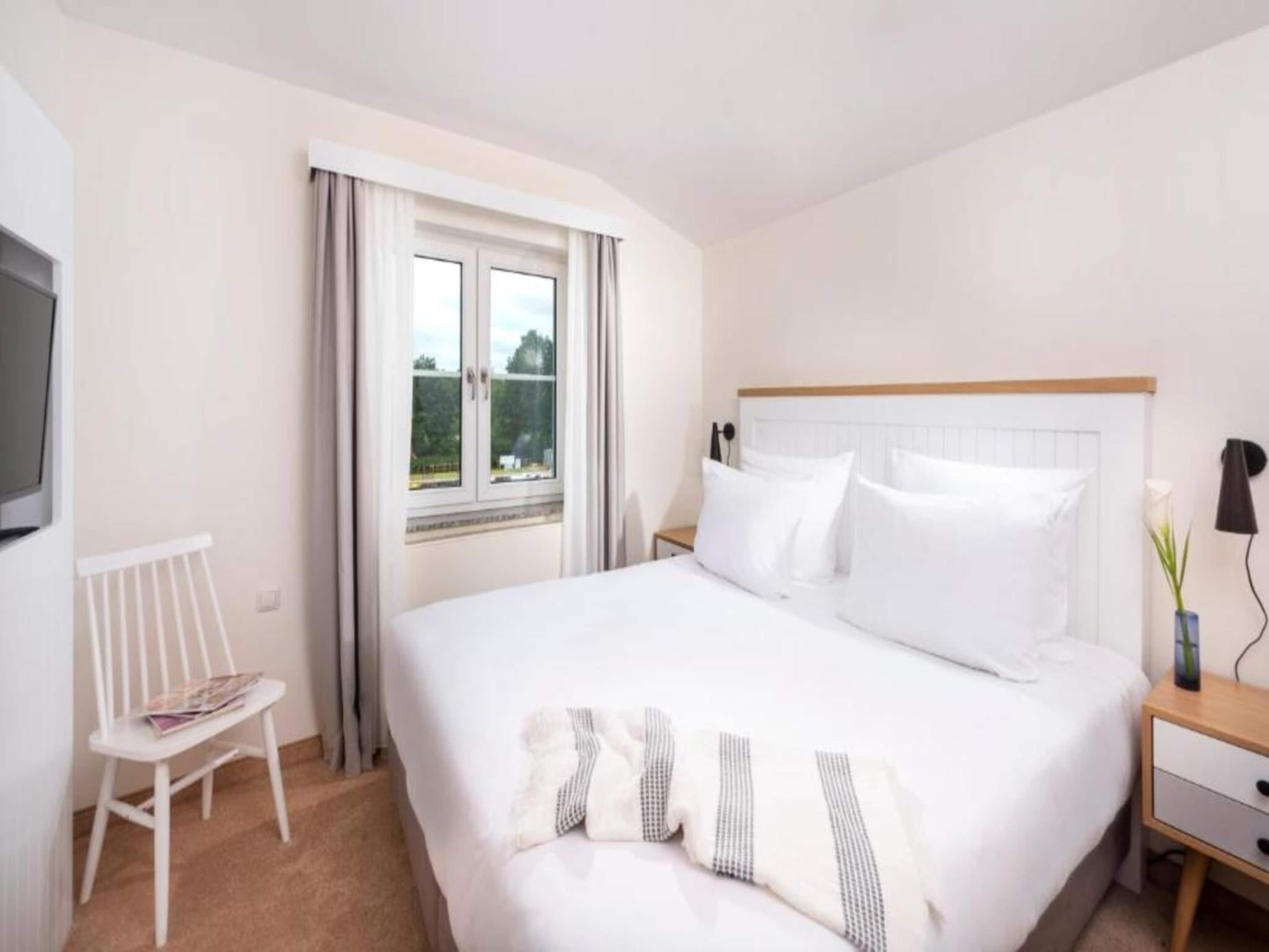 1 bedroom, individually furnished