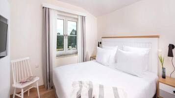 1 bedroom, individually furnished