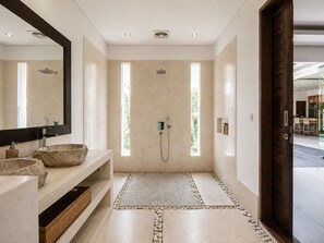 Hair dryer - Splendid Villa 3Br Center Seminyak (Kuta Utara)