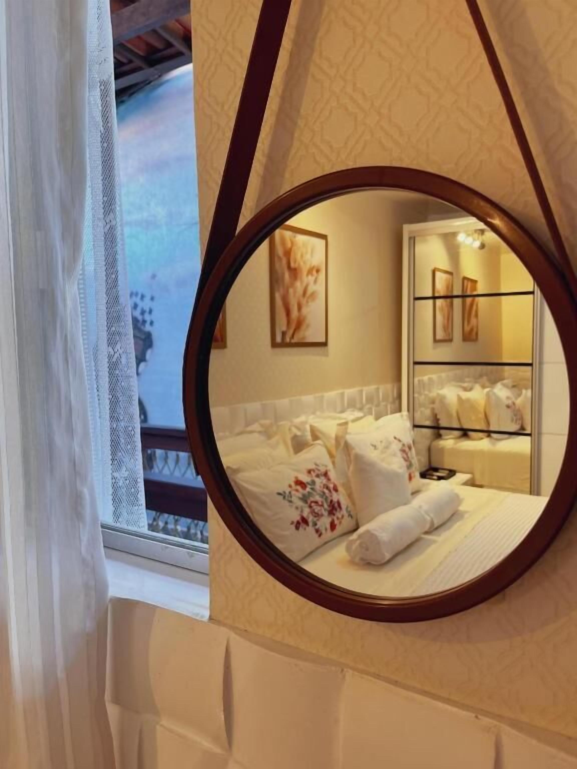 Standard-sviitti, näköala puutarhaan | Tallelokero huoneessa, pimennysverhot, silitysrauta/-lauta