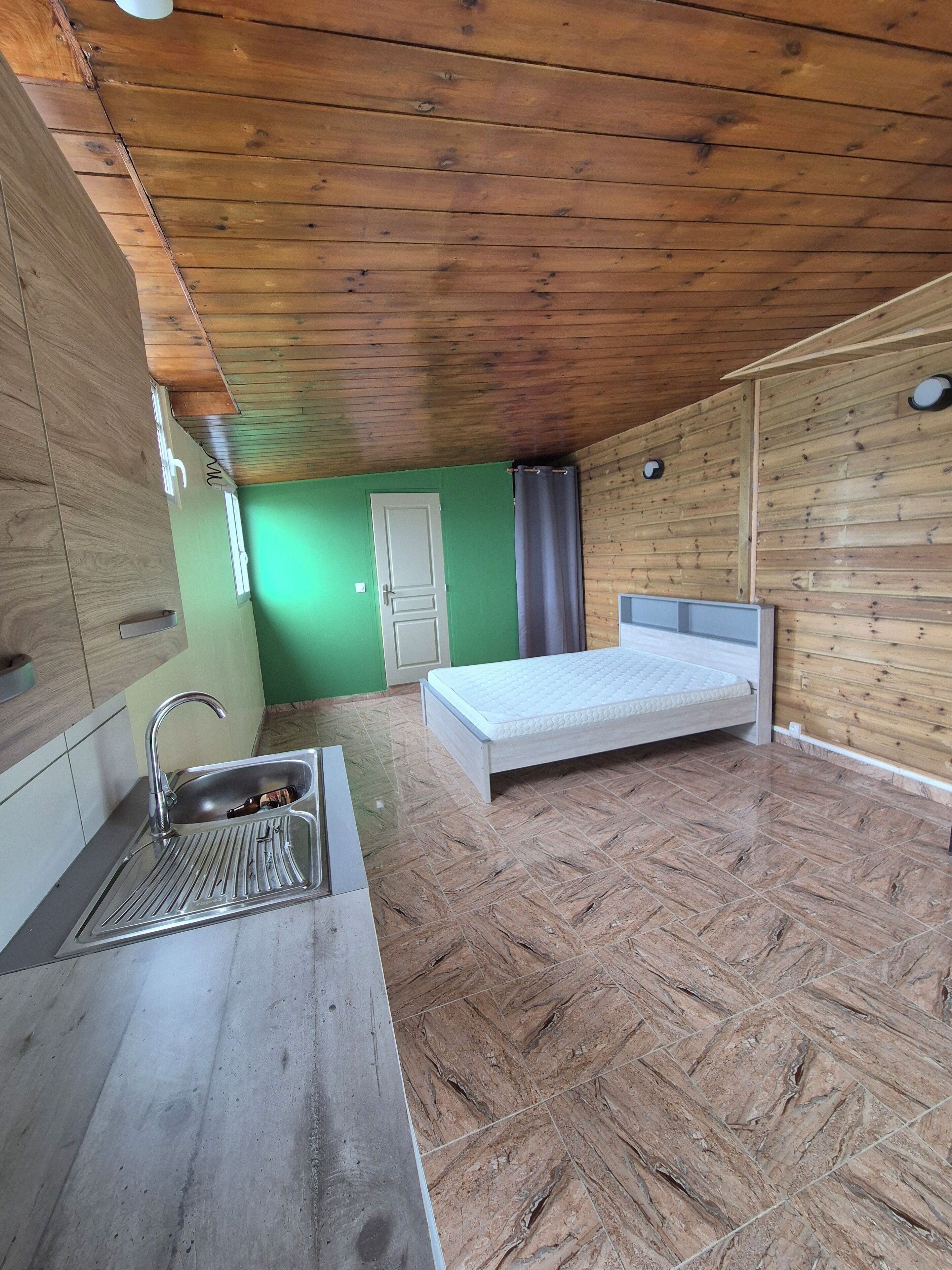 3 chambres, fer et planche à repasser, accès Internet, draps fournis